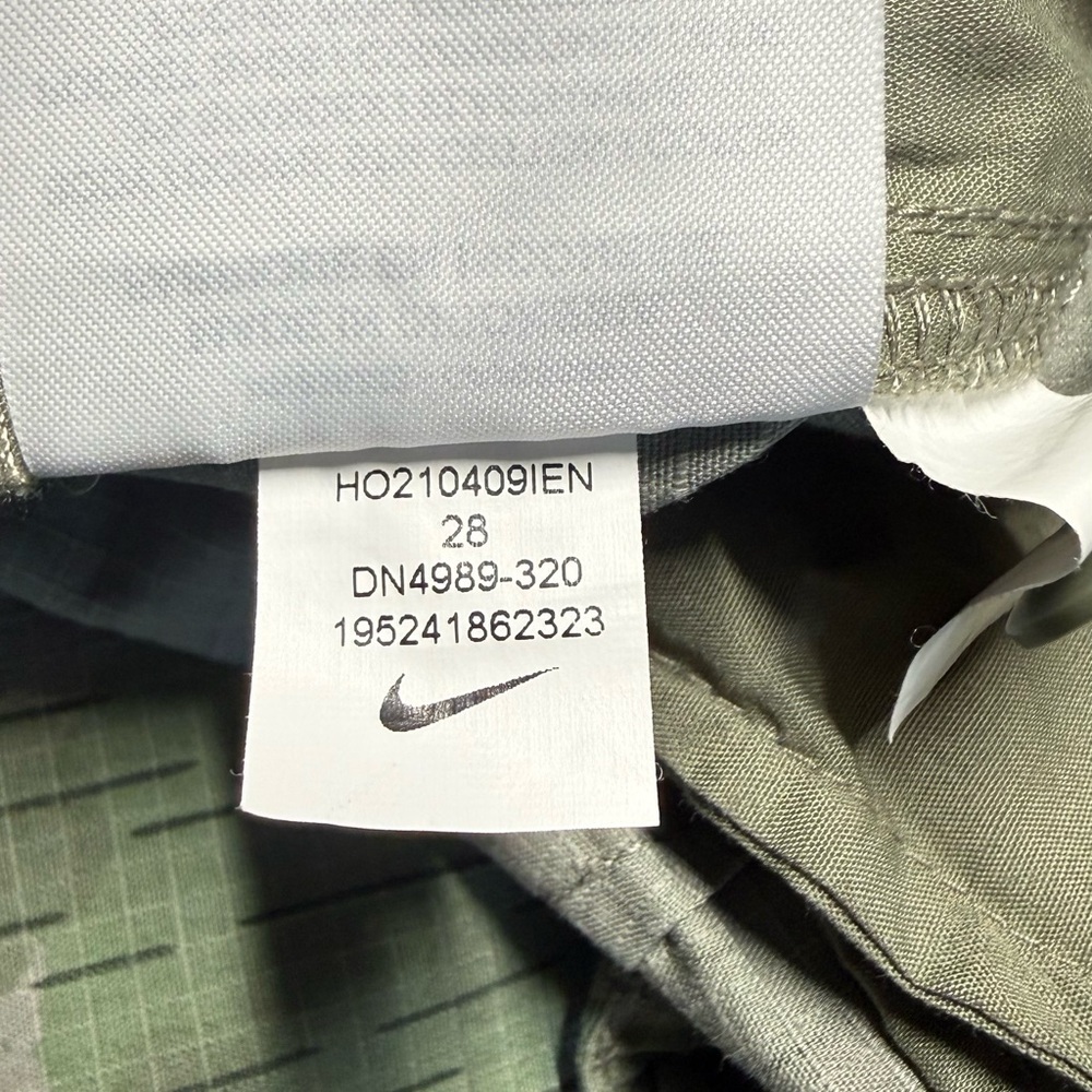 Nike SB Camo Cargo Pants Army Green Mens 28 Waist Skateboarding DN4989 320 - Picture 10 of 10